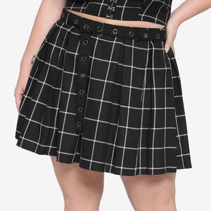 Black & White Plaid Pleated Skirt With Grommet
